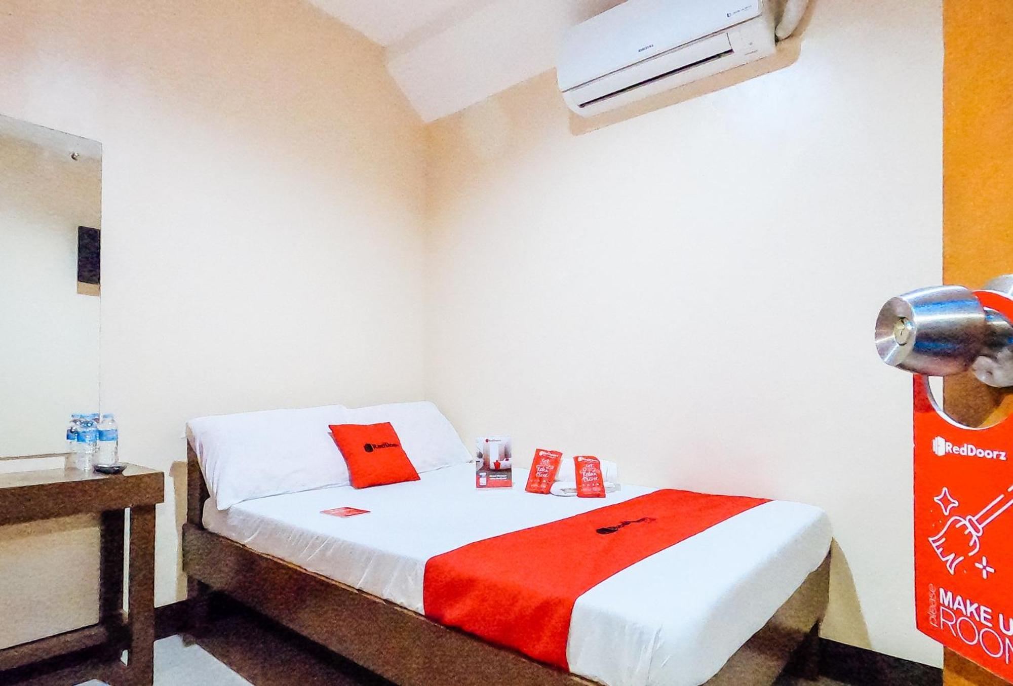 Reddoorz @ Pamaong Street Otel Tagbilaran Dış mekan fotoğraf